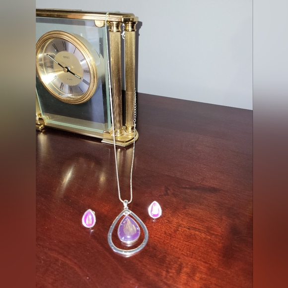 Ladies necklace and earrings set - Picture 3 of 3